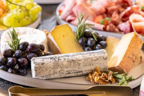 Grand Hotel Chicago - image 10