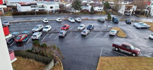 City view, bright & cozy - Free parking (A4) in Laugardalur