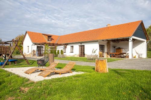 2 bedrooms, 3 beds