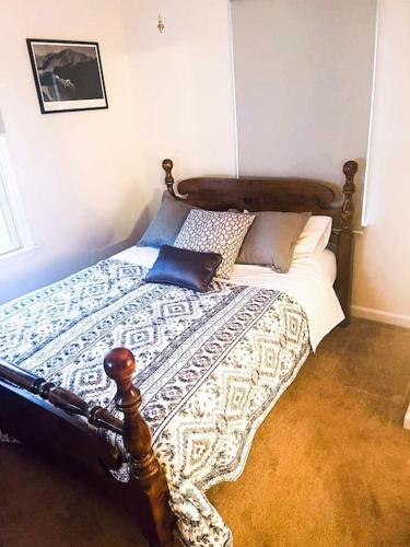 Entire Private 2 bedrooms house, nice neighborhood detail