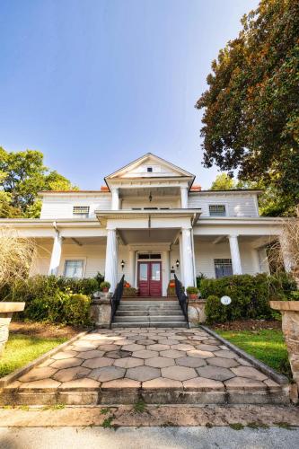 408840994 Veranda Historic Inn