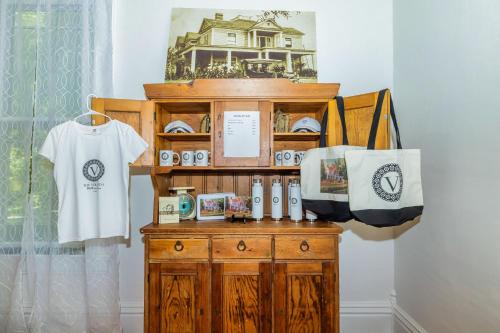 408841007 Veranda Historic Inn