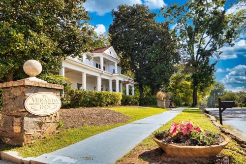 408841118 Veranda Historic Inn