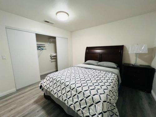 Walnut #5 private bathroom kitchen 独立出入后屋