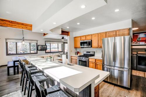Racers Edge Townhome - Cool Frisco Getaway in Frisco, USA