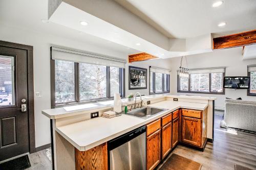 Racers Edge Townhome - Cool Frisco Getaway in Frisco, USA