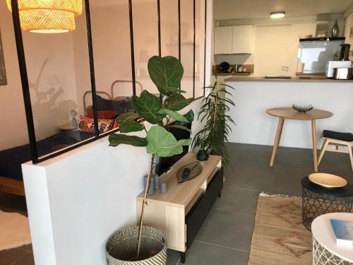 Chez Isa, loft 55m2, jardin, vue, parking, entrée autonome (Chez Isa, loft 55m2, jardin, vue, parking, entree autonome) in Ceyrat (Auvergne)