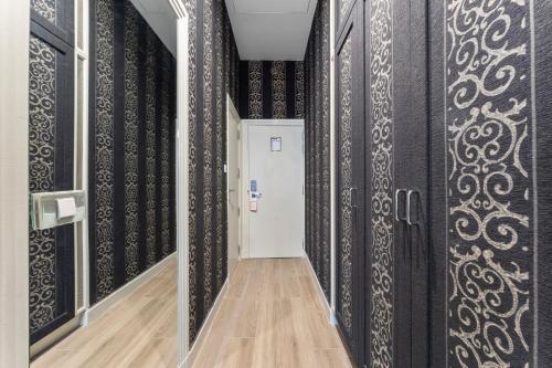 Canal Suites 1