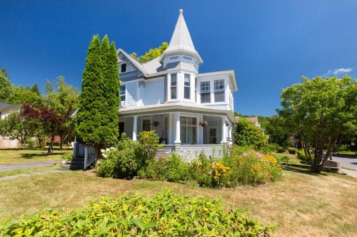 Streamside Victorian in Margaretville, USA