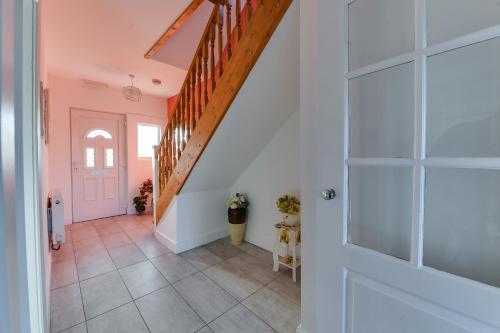 Entrance, 3 BR Home l Free Parking l 5 Guests l Garden l Long Stays l in Winstanley