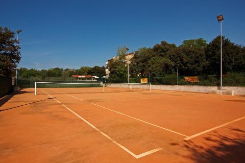 Guesthouse ''Barboska'' - big outdoor swimming pool & private tennis court