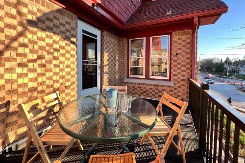 Chic Milwaukee Apartment in Hip Neighborhood! in 沃喀莎
