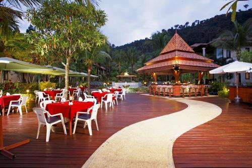 餐飲選擇, 考拉灣前酒店 (Khaolak Bay Front Hotel) in 拷叻