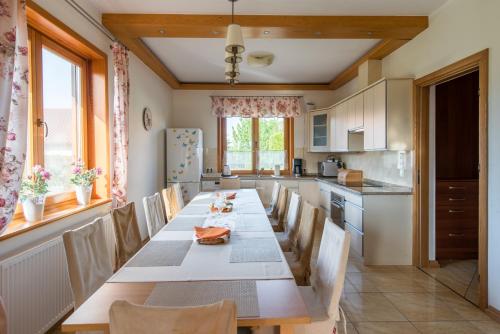 virtuve, Villa Morela in Jora Wielka