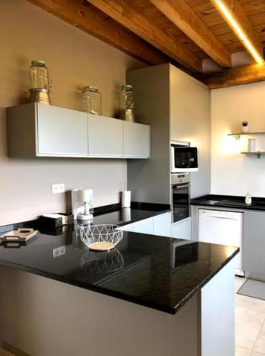 Gîte la bergerie, piscine chauffée, (Gite la bergerie, piscine chauffee,) in Agonges