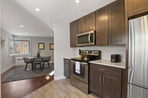 Lively 2BR Apartment Near the Beach and Park - Sheridan 1 - main image