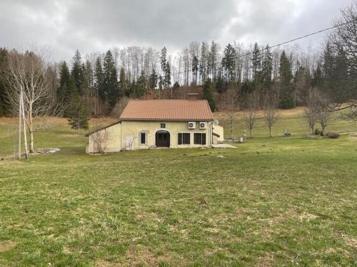 Maison isolée sur piste ski de fond avec cheminée. (Maison isolee sur piste de ski de fond avec terrain de petanque Ideal pour week-end entre amis et fa) in 拉莫哈
