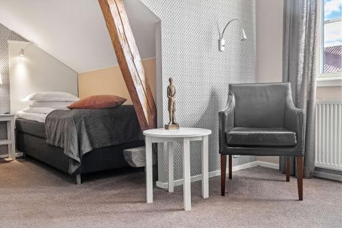 Best Western Plus Edward Hotel - image 2