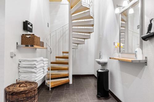 Best Western Plus Edward Hotel - image 3