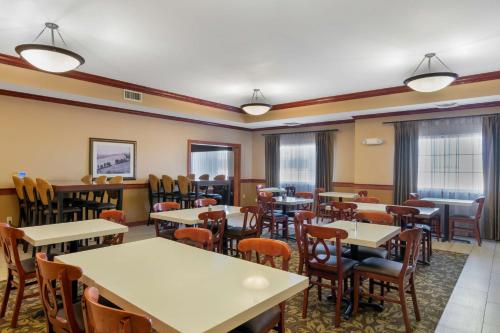 Best Western Plus Butterfield Inn