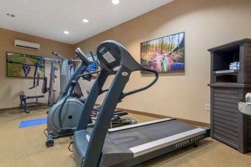 Best Western Plus Butterfield Inn - image 6