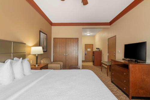 Best Western Plus Butterfield Inn