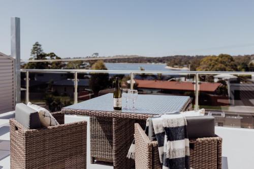 Two-Bedroom Apartment with Sea View and Two Queen Beds