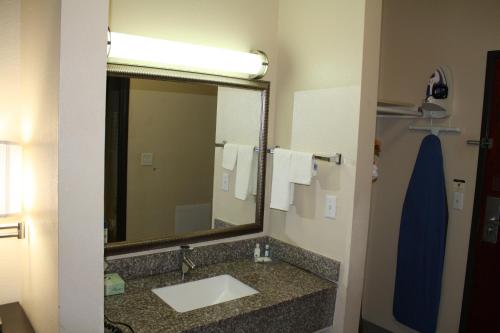 Quality Inn & Suites Wichita Falls I-44