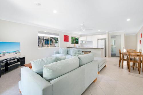 Quiet and Serene Duplex Close To Beach - GCHM