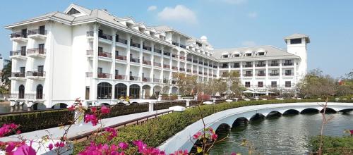 Green Field Hotel
