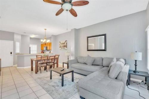 Warm & cheerful 2 bedroom townhouse