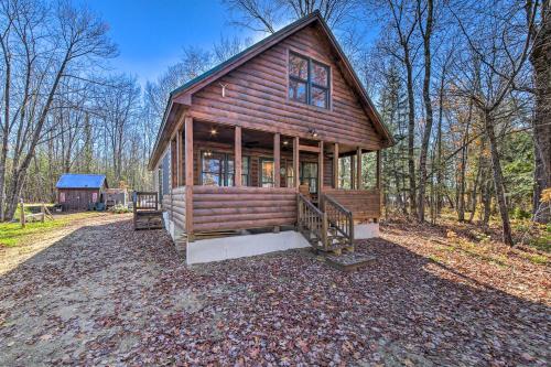 . Inviting Webb Lake Cabin with Mountain Views