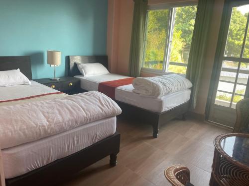 Twin Room with Balcony image 2