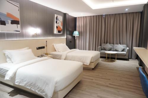 Joy Hotel Room Type - Deluxe Twin Room