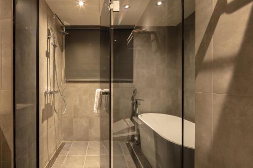 room detail thumbnail 2