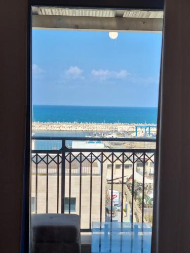 Sunset and sea view, wifi and more in Ашкелон