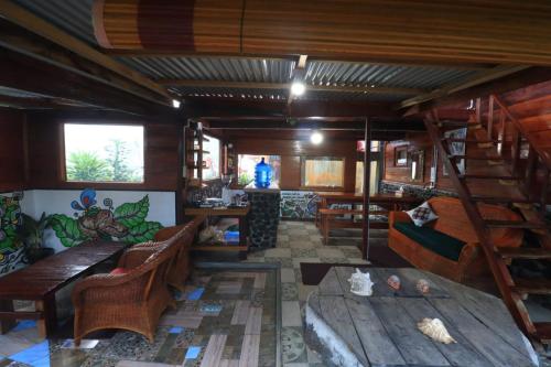 Delt lounge/TV-område, Pelangi Guest House in Sungai Penuh