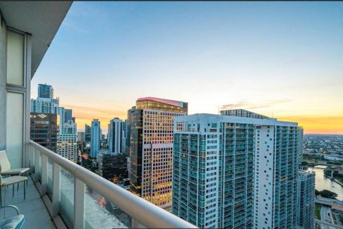 Beautiful One Bedroom Condo 16ft ceilings at the W, Miami (Florida)
