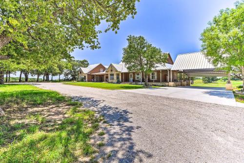 Sunset Ranch with Pool and Hot Tub on 29 Acres! in Боуі