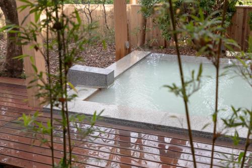 Hakone Honbako 箱根本箱 - image 3