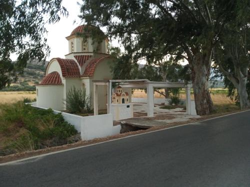Tuvākā izklaides vieta, Nektarios Village House in Neapoli