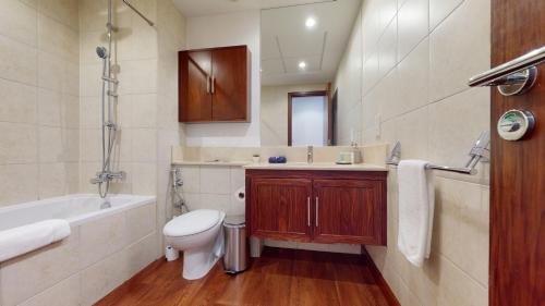 Stylish 2-Bed Apt Burj Khalifa and Fountain Views, Dubái (foto 9)