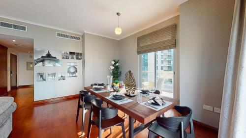 Stylish 2-Bed Apt Burj Khalifa and Fountain Views - image 7