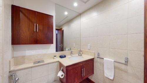 Stylish 2-Bed Apt Burj Khalifa and Fountain Views - image 14