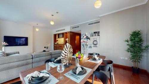 Stylish 2-Bed Apt Burj Khalifa and Fountain Views - image 10