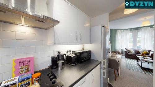 Taff Towers - Deluxe 2 Bed Cardiff City Center Apartment - Free Parking - By DYZYN - image 4