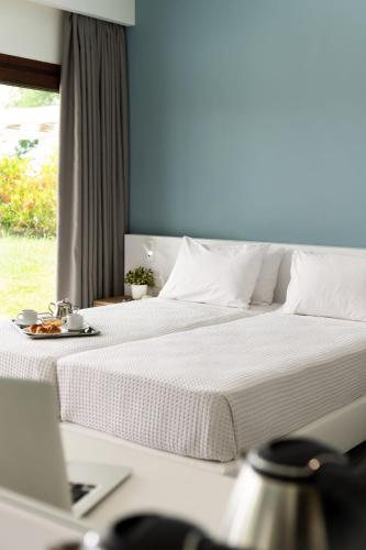 3 twin beds