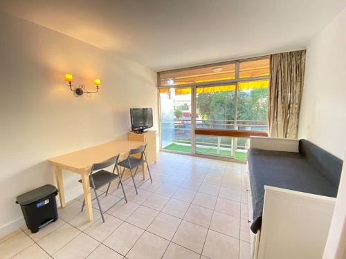 06U - Beautiful studio in residence - swimming pool and tennis court, Saint-Laurent-du-Var (foto 2)