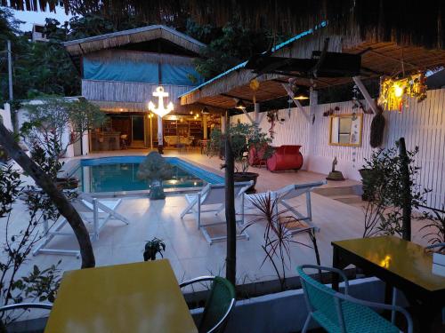 Baan sikhao Yanui, Strand Rawai