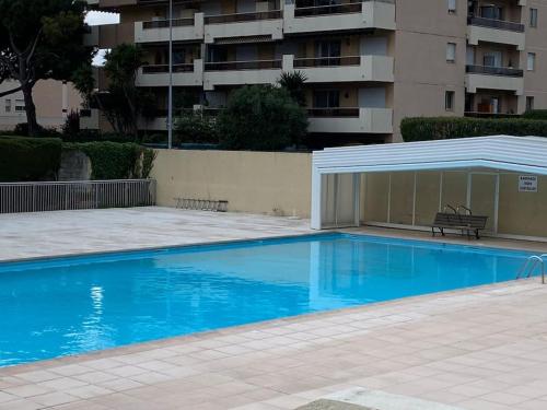 06U - Beautiful studio in residence - swimming pool and tennis court, Saint-Laurent-du-Var (foto 4)